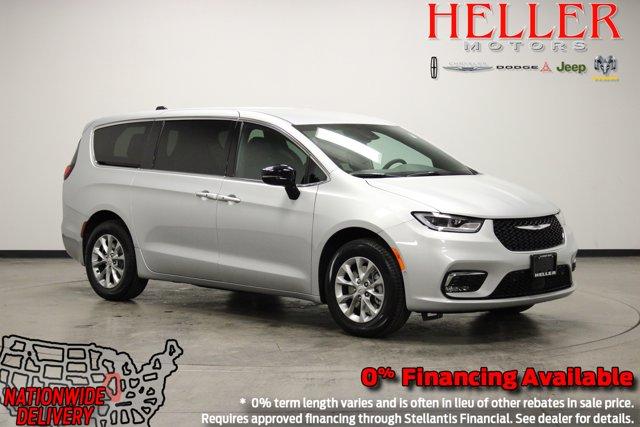 New 2026 Chrysler Pacifica Select