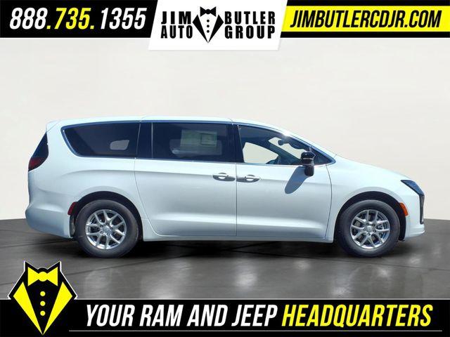 New 2027 Chrysler Pacifica SELECT