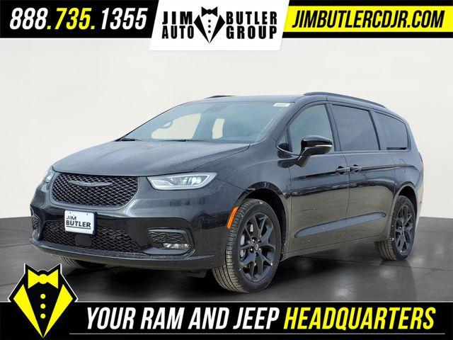 New 2026 Chrysler Pacifica Select