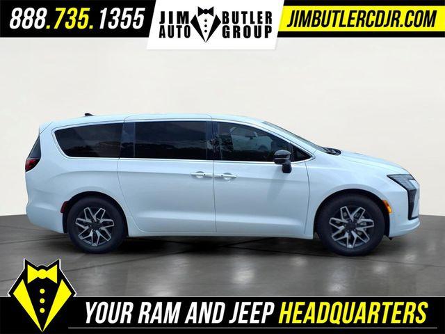 New 2027 Chrysler Pacifica LIMITED
