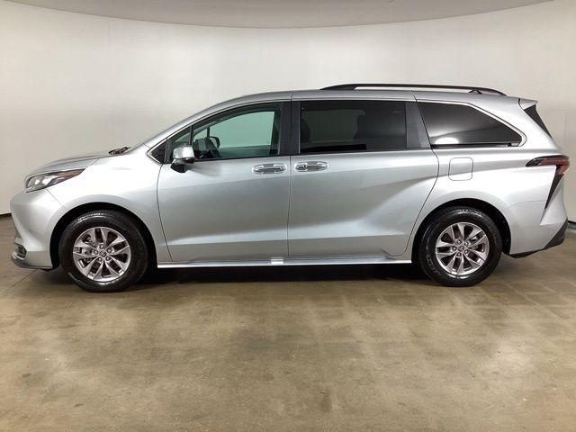 صورة 8 لـ 2025 Toyota SIENNA XLE