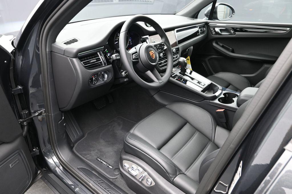 صورة 4 لـ 2026 Porsche MACAN BASE