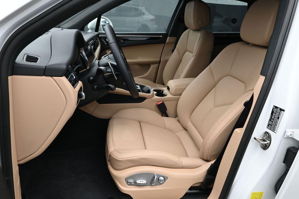 صورة 4 لـ 2026 Porsche MACAN BASE
