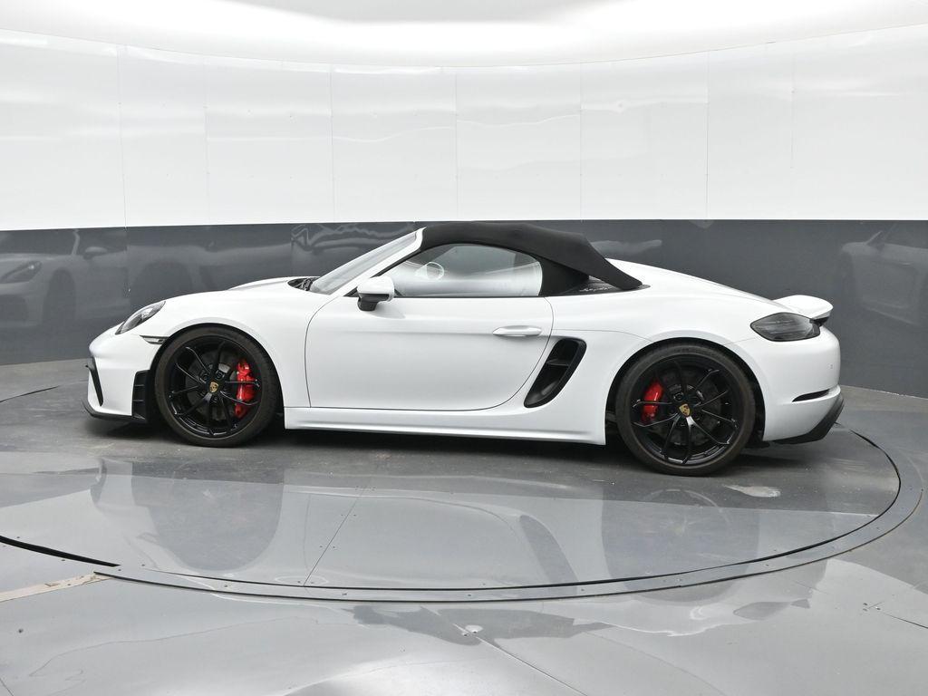 صورة 2 لـ 2022 Porsche 718 SPYDER BASE