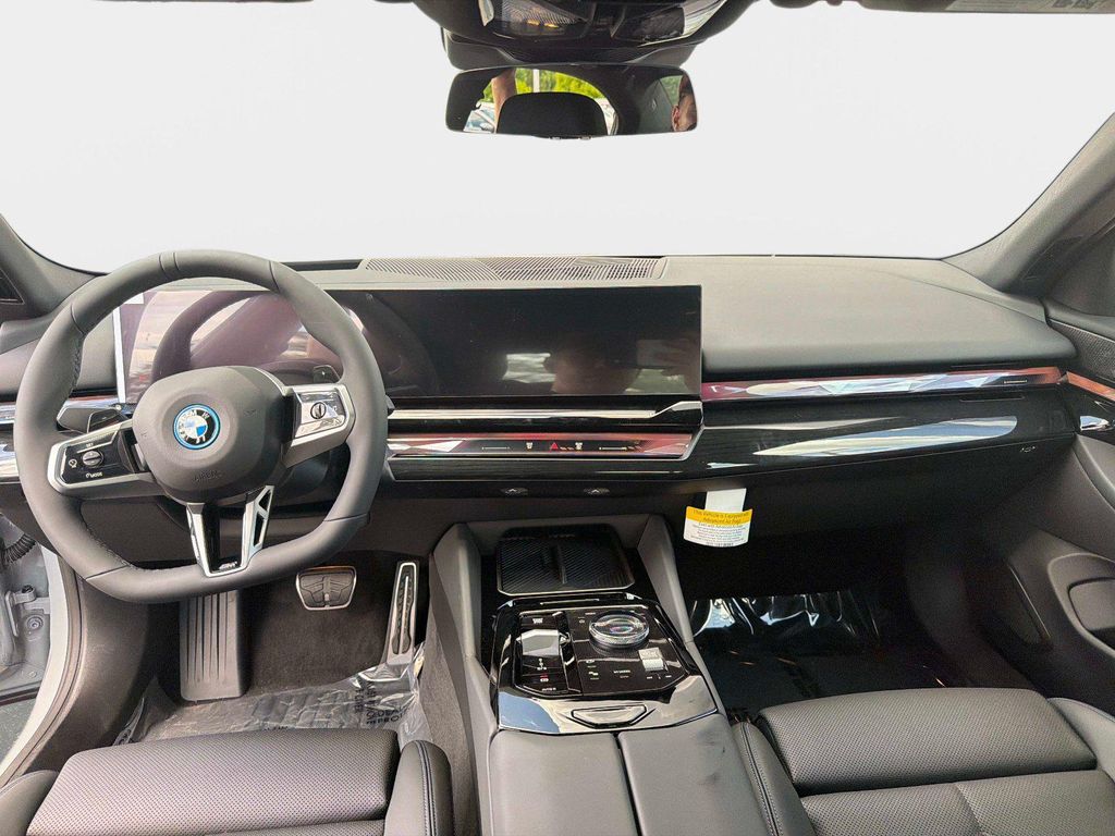 2027 BMW 550E 550E XDRIVE — миниатюра 15