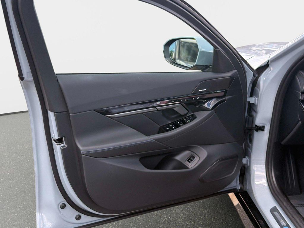 2027 BMW 550E 550E XDRIVE — миниатюра 16