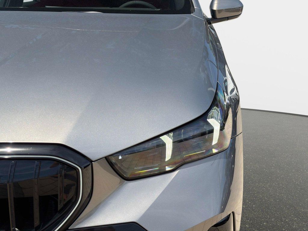 صورة 9 لـ 2027 BMW 530 I