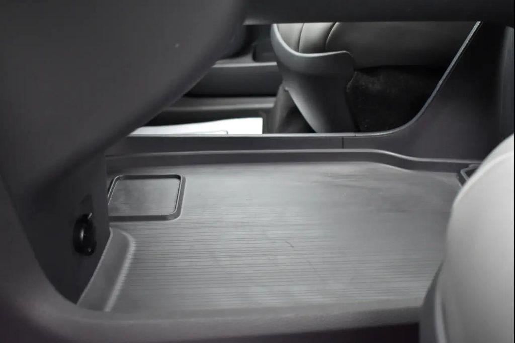 2021 Toyota SIENNA XLE 8 PASSENGER — фото 45