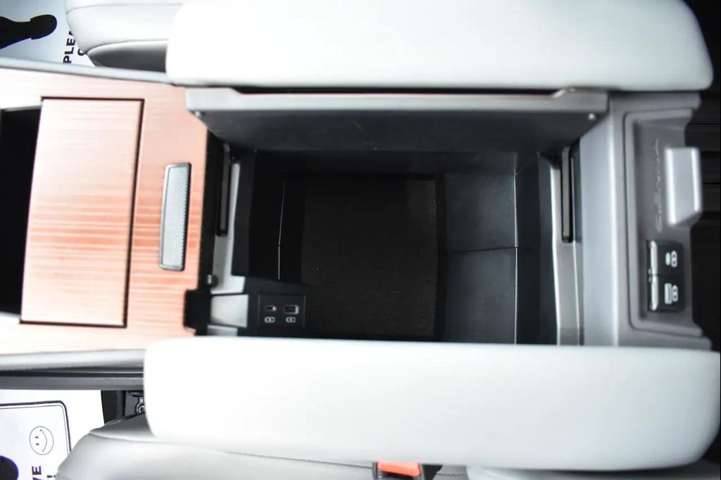 2021 Toyota SIENNA XLE 8 PASSENGER — фото 41