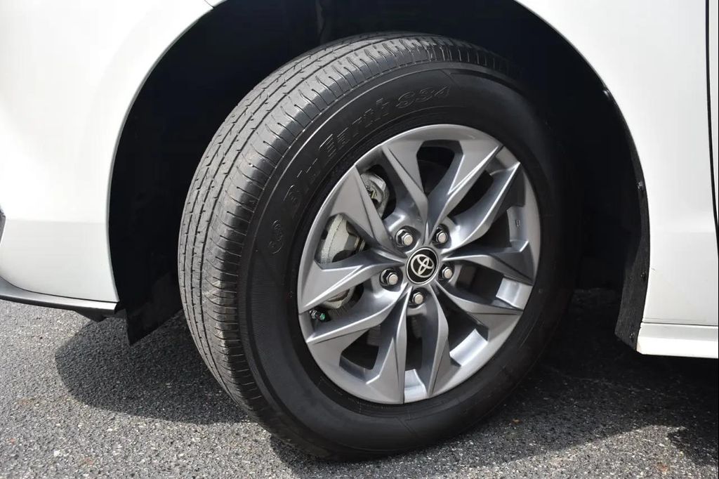 2021 Toyota SIENNA XLE 8 PASSENGER — фото 61