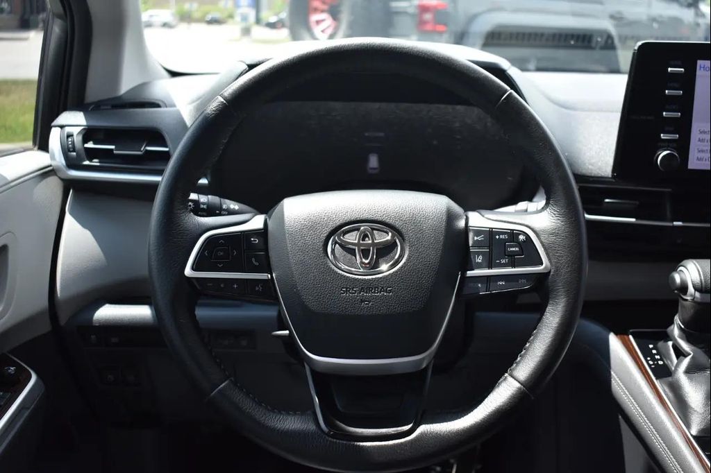 2021 Toyota SIENNA XLE 8 PASSENGER — фото 22
