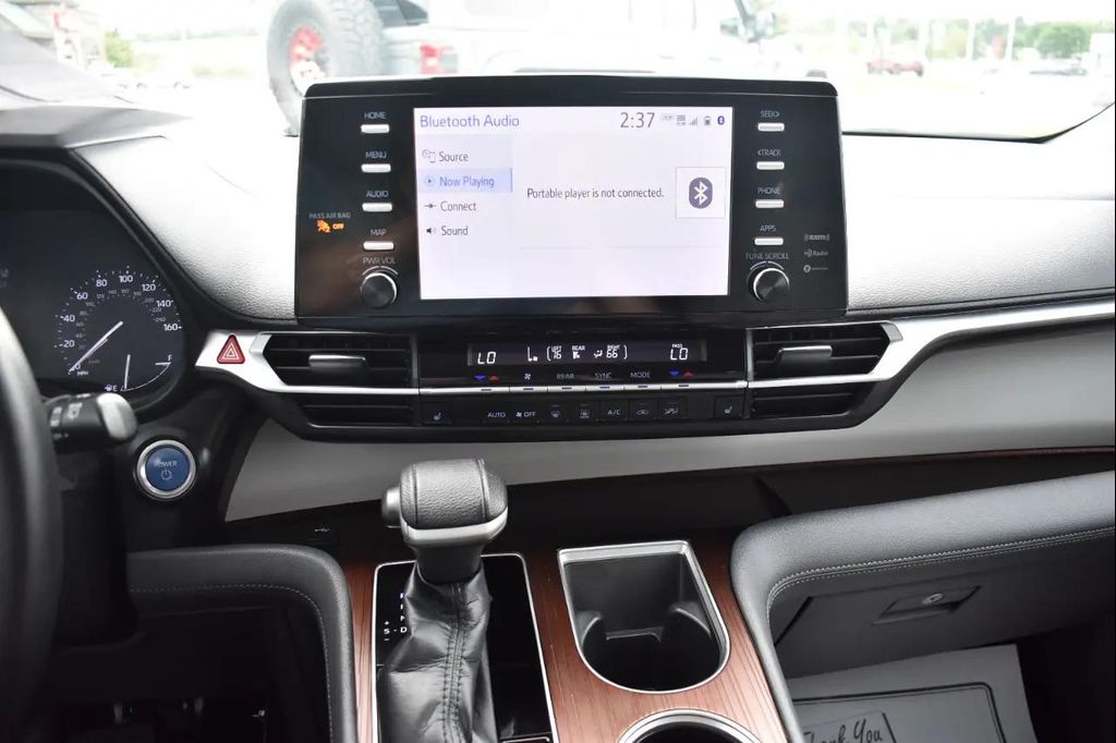 2021 Toyota SIENNA XLE 8 PASSENGER — фото 29