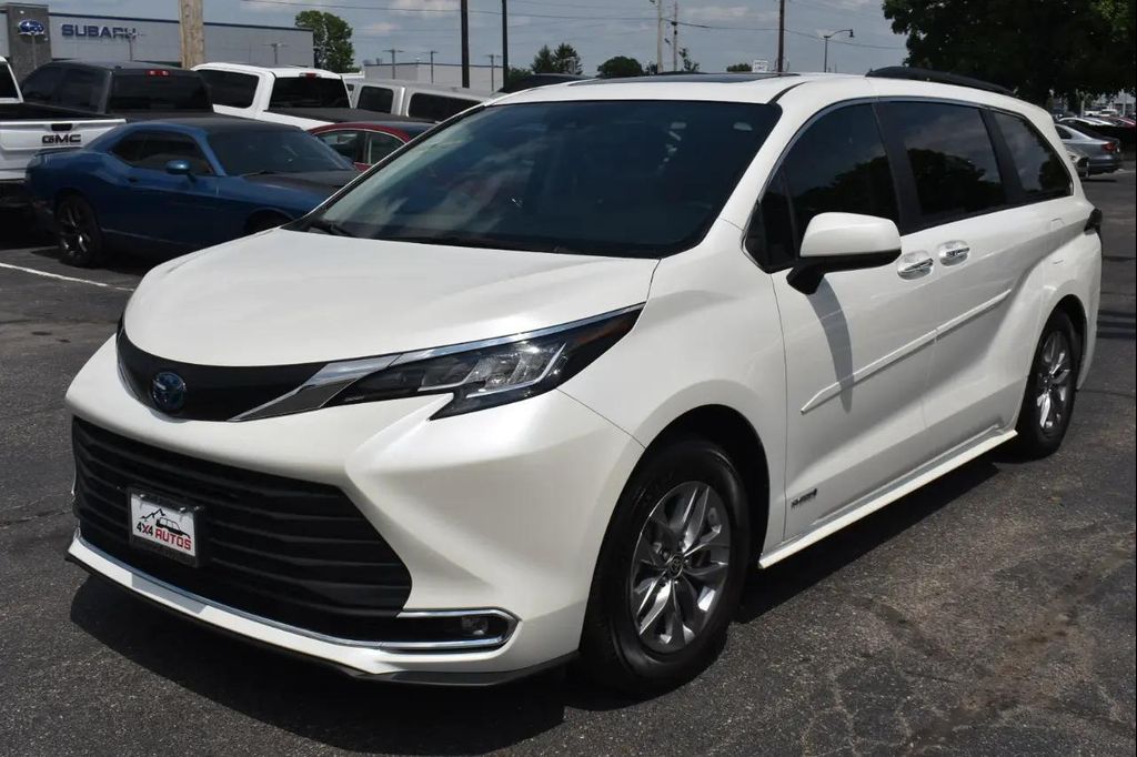 2021 Toyota SIENNA XLE 8 PASSENGER — фото 7