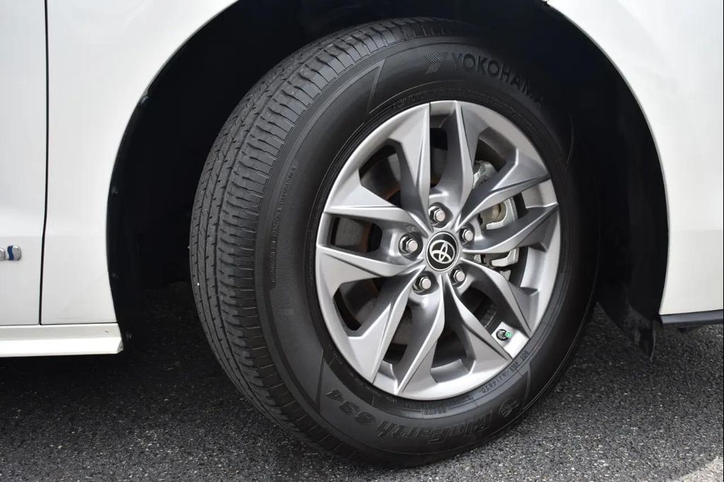 2021 Toyota SIENNA XLE 8 PASSENGER — фото 62