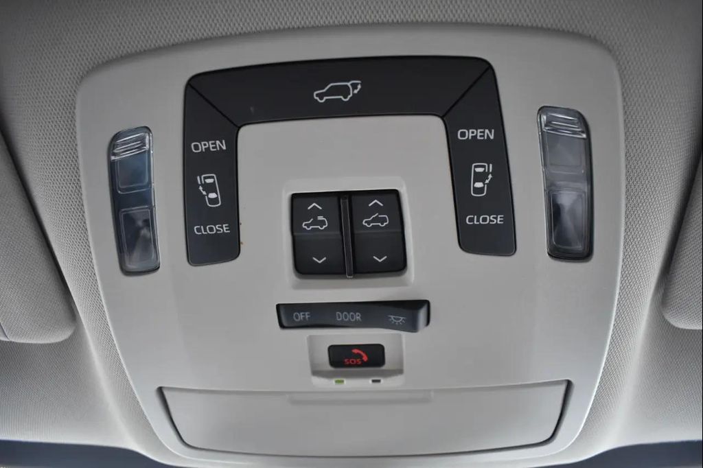 2021 Toyota SIENNA XLE 8 PASSENGER — фото 35