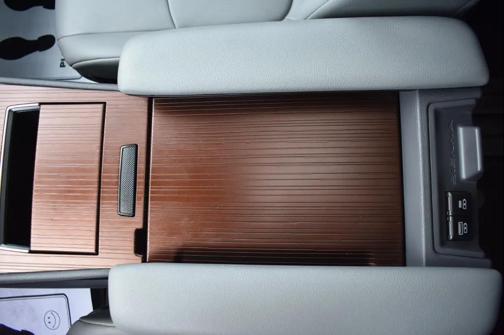 2021 Toyota SIENNA XLE 8 PASSENGER — фото 40