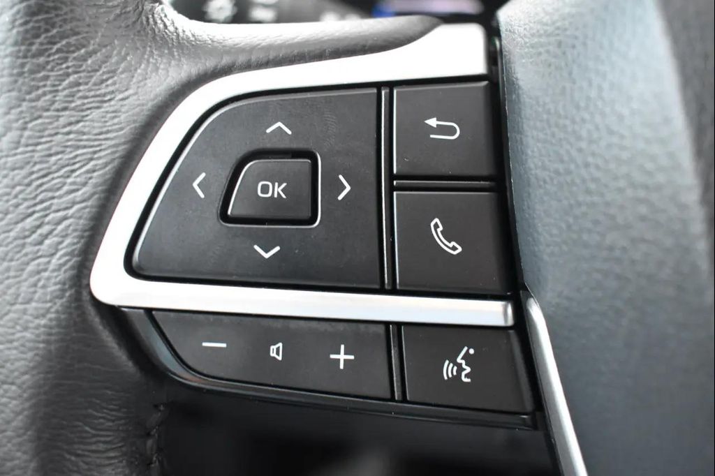 2021 Toyota SIENNA XLE 8 PASSENGER — фото 26