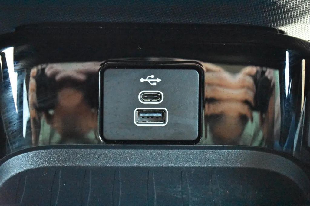 صورة مصغرة 35 لـ 2025 FORD MUSTANG MACH-E PREMIUM