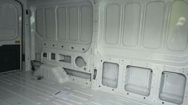 صورة 7 لـ 2026 FORD TRANSIT-250 148 WB MEDIUM ROOF CARGO