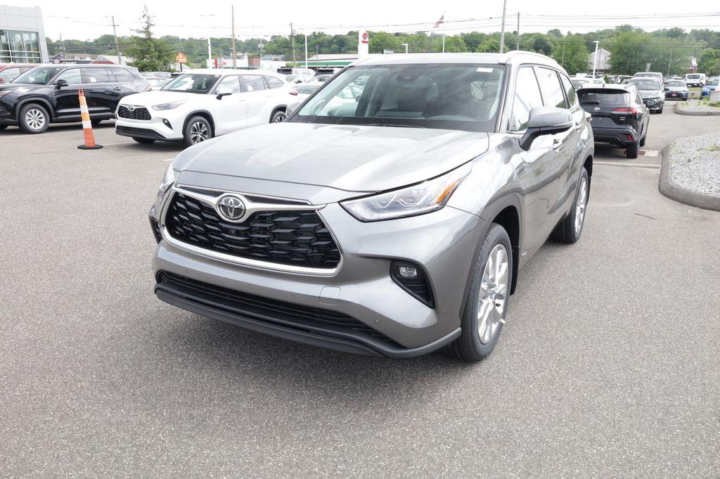 New 2026 Toyota Highlander Hybrid Limited