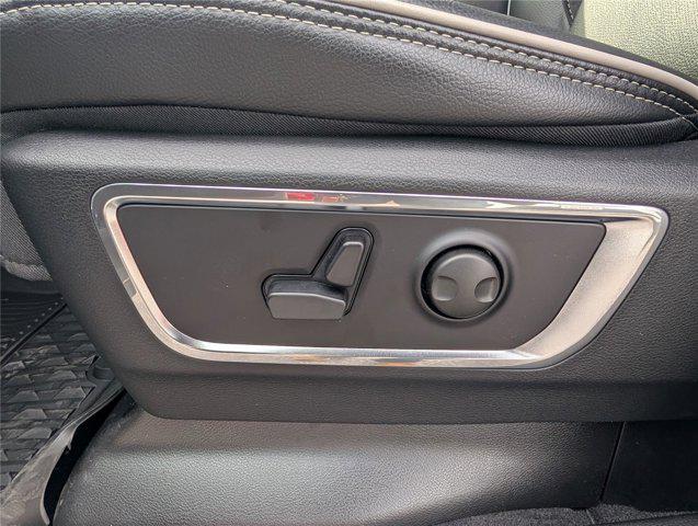 2026 RAM 1500 LARAMIE thumbnail 19