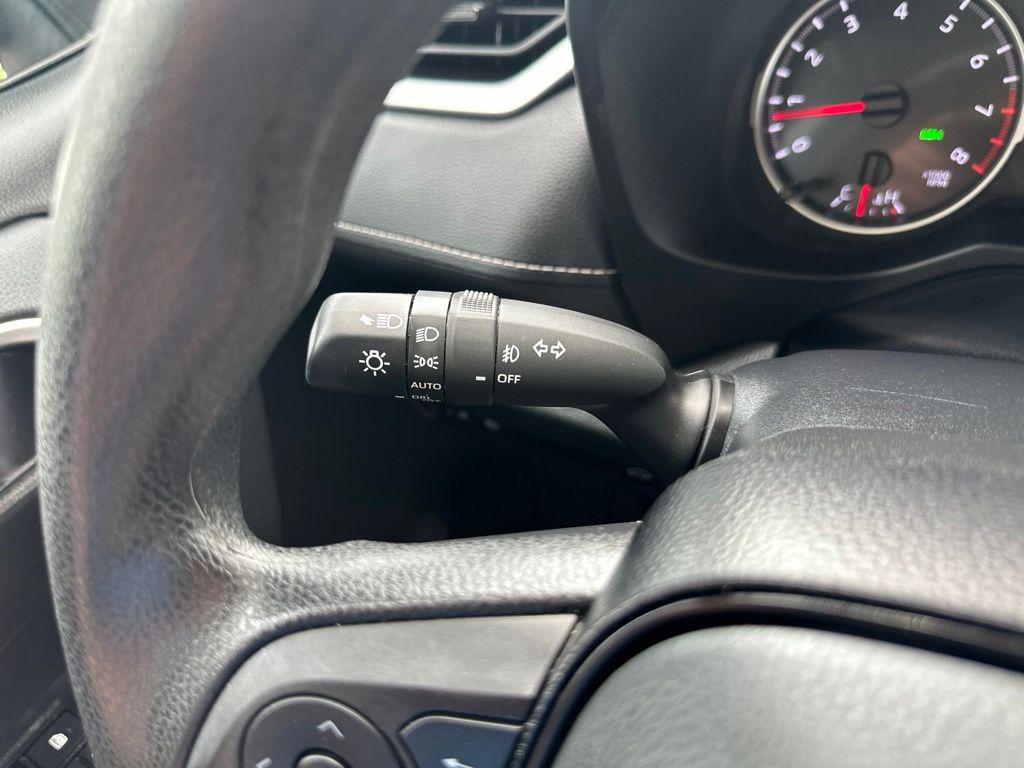 صورة مصغرة 24 لـ 2021 Toyota RAV4 XLE