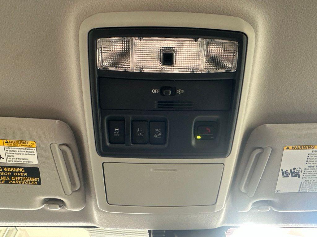 صورة مصغرة 38 لـ 2021 Toyota 4RUNNER SR5