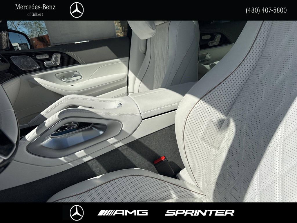 2026 Mercedes-BENZ GLS MAYBACH — миниатюра 19