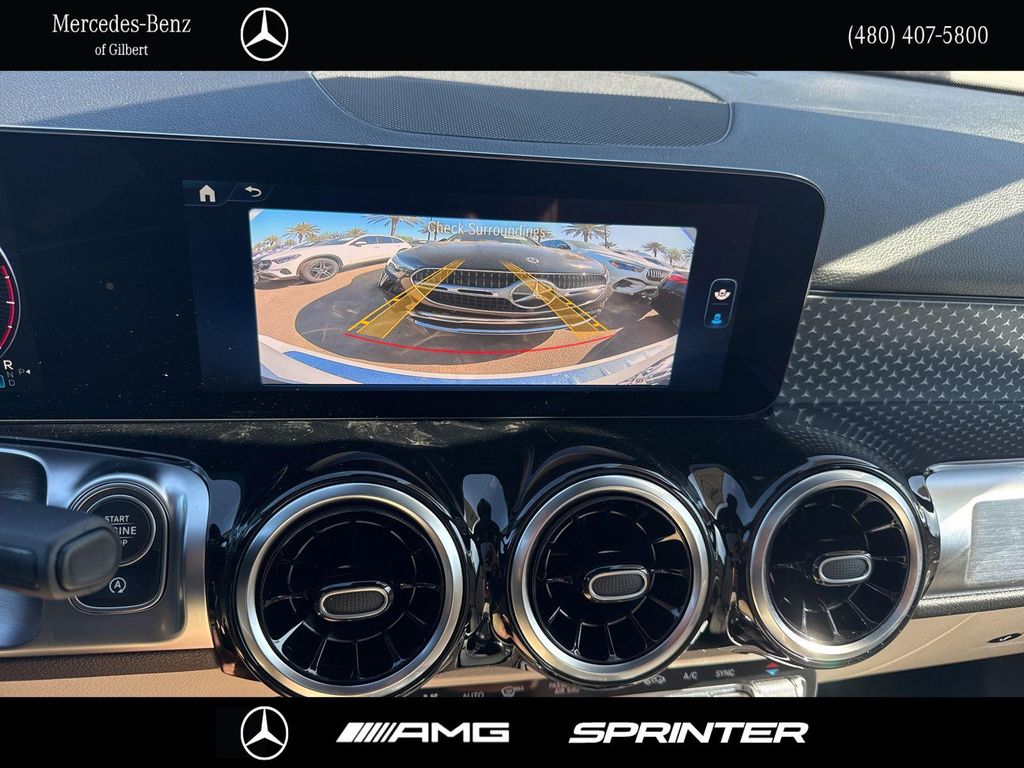 2026 Mercedes-BENZ GLB — миниатюра 22