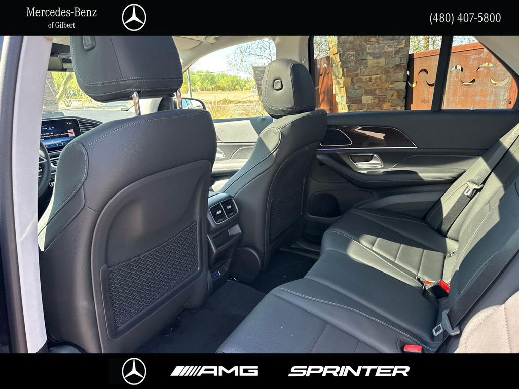 2026 Mercedes-BENZ GLE — миниатюра 18
