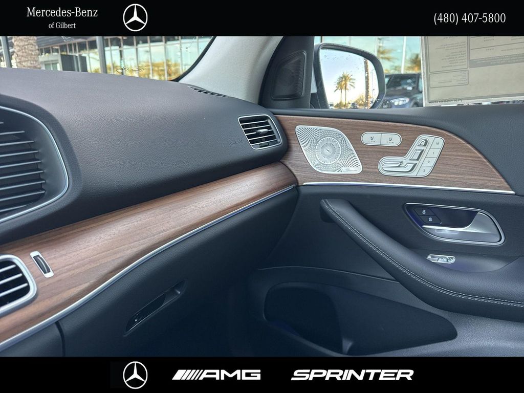 2026 Mercedes-BENZ GLE — миниатюра 25