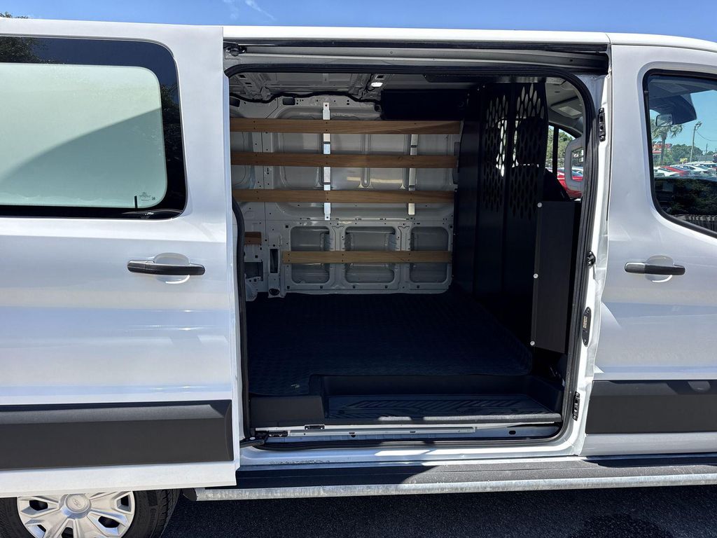 صورة مصغرة 29 لـ 2025 FORD TRANSIT-250 BASE
