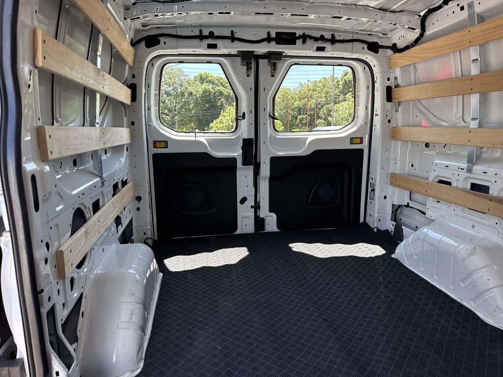 صورة مصغرة 32 لـ 2025 FORD TRANSIT-250 BASE
