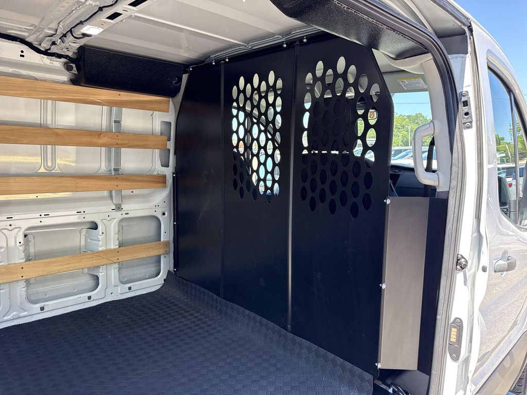 صورة مصغرة 30 لـ 2025 FORD TRANSIT-250 BASE