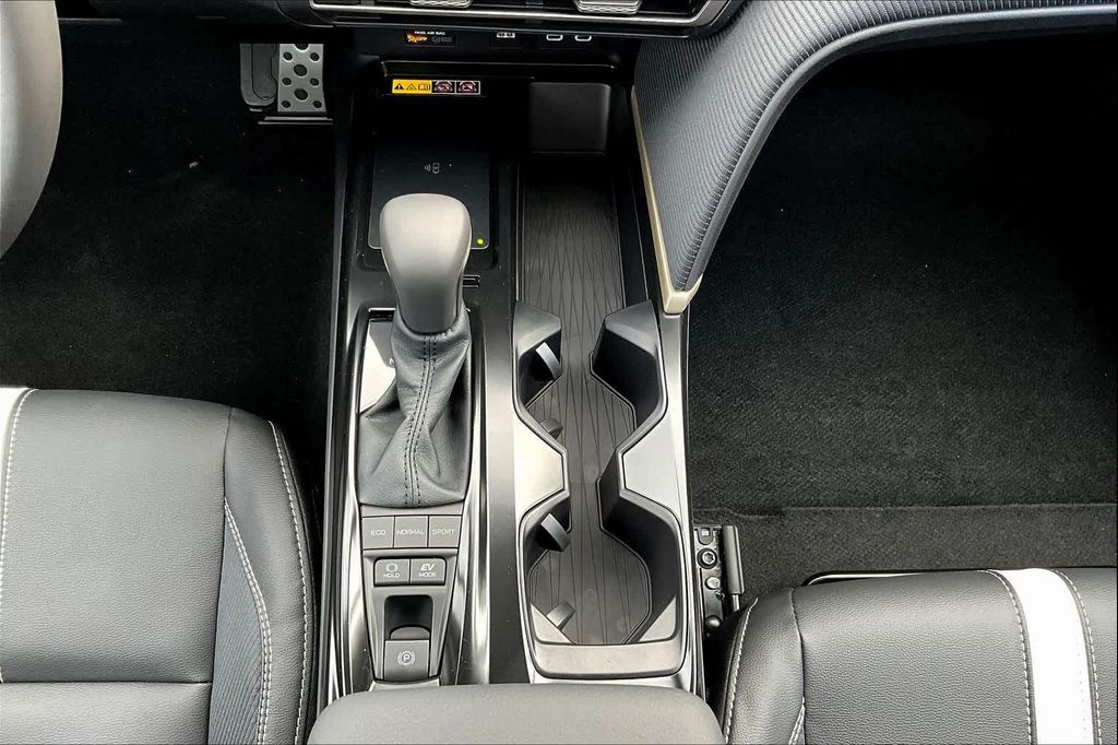 2026 Toyota CAMRY NIGHTSHADE thumbnail 18