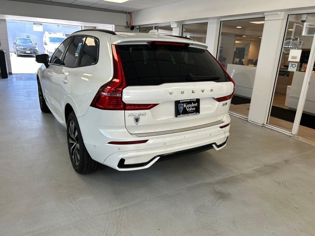 صورة 9 لـ 2024 Volvo XC60 B5 PLUS DARK THEME