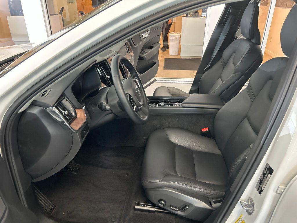 2024 Volvo XC60 B5 PLUS DARK THEME — миниатюра 19