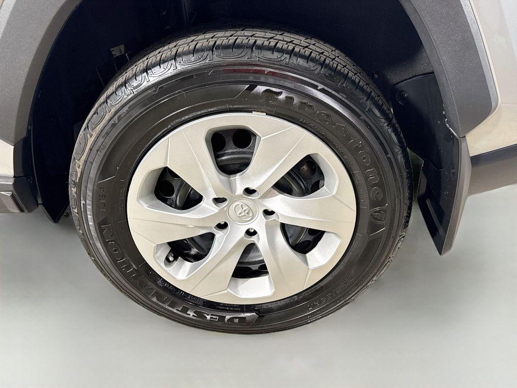 صورة 9 لـ 2024 Toyota RAV4 LE