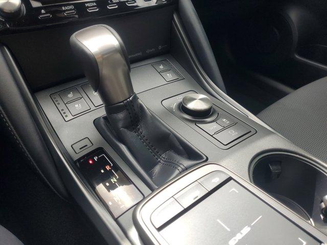 صورة مصغرة 34 لـ 2025 Lexus IS 300 BASE