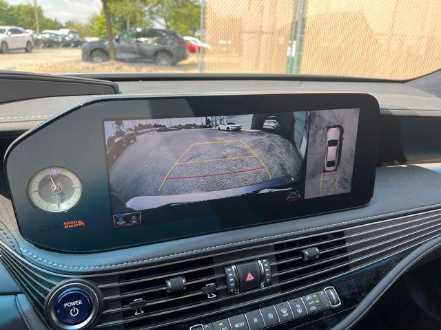 صورة مصغرة 16 لـ 2021 Lexus LS 500H BASE
