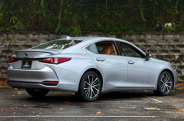 صورة 5 لـ 2024 Lexus ES 300H BASE