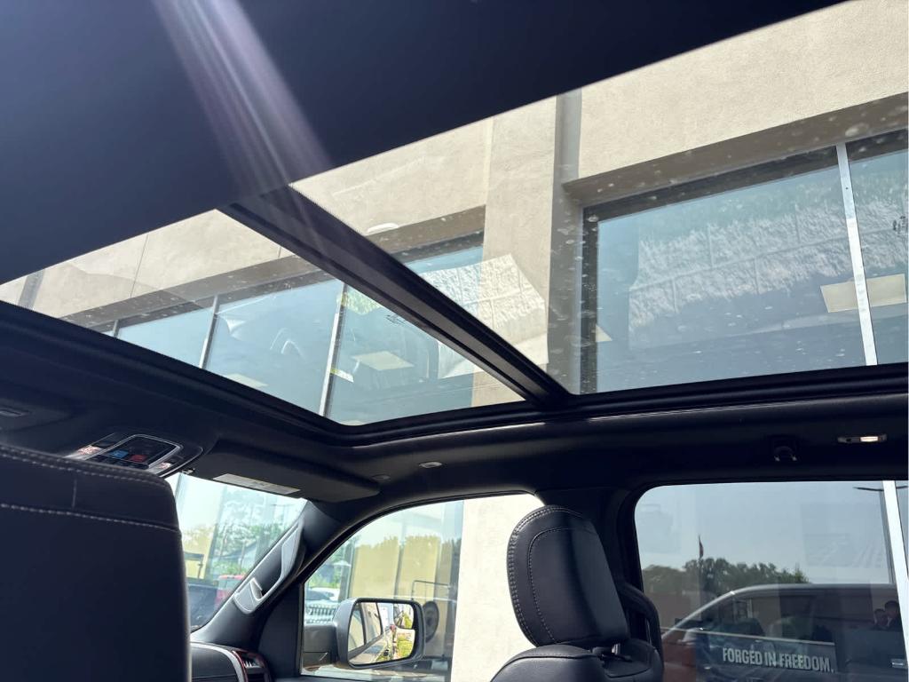 2025 RAM 1500 REBEL 照片 7