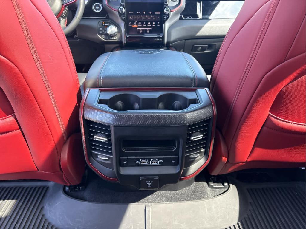 2025 RAM 1500 REBEL 照片 9