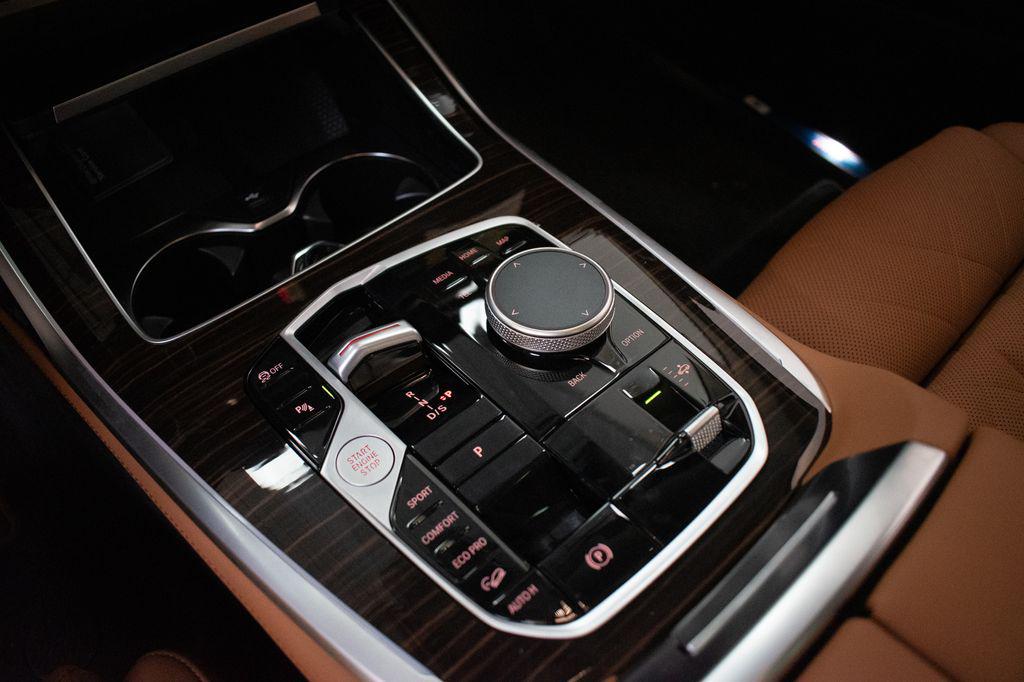 صورة مصغرة 19 لـ 2027 BMW X7 XDRIVE40I