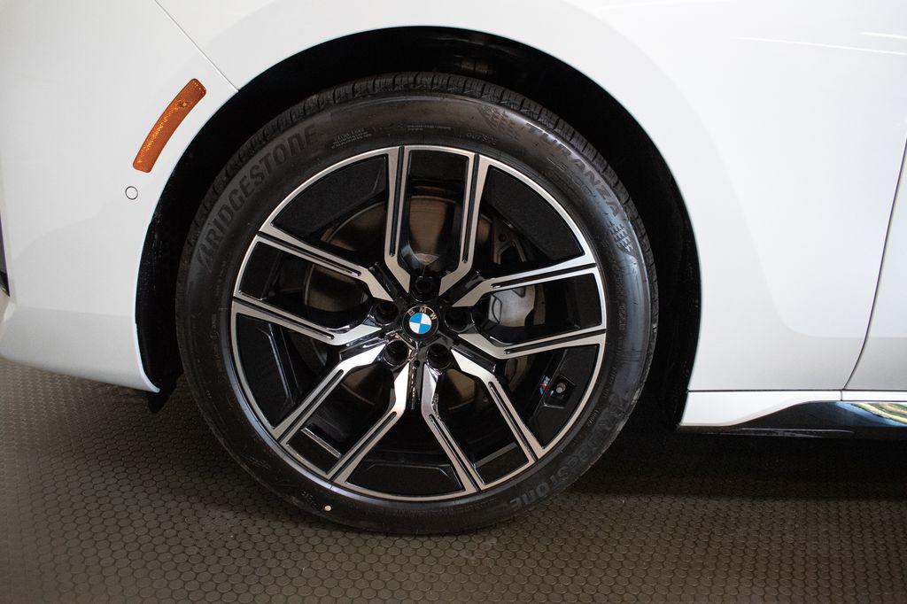 صورة 9 لـ 2026 BMW 740 XDRIVE