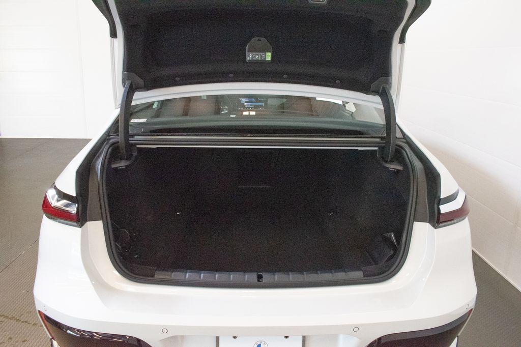 صورة مصغرة 27 لـ 2026 BMW 740 XDRIVE