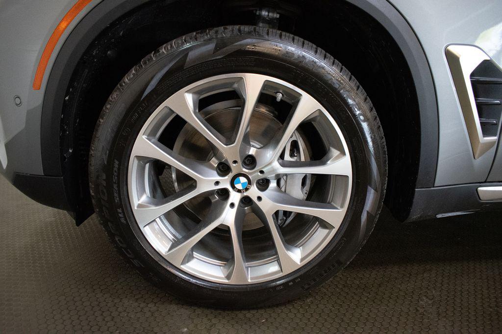صورة 9 لـ 2026 BMW X5 XDRIVE40I