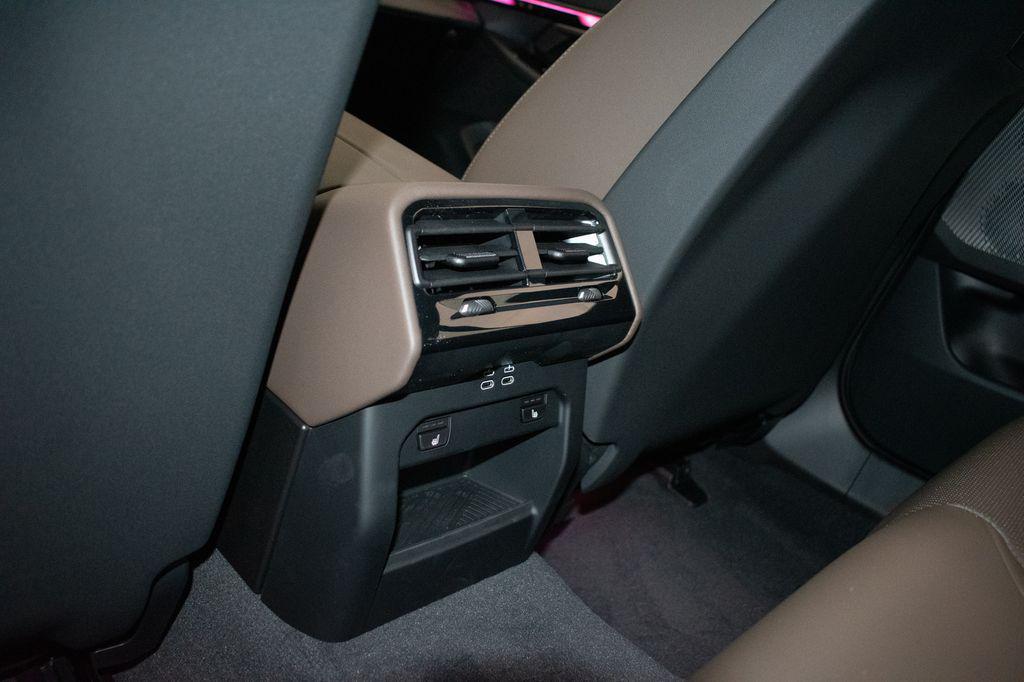 2027 BMW 530 I XDRIVE — миниатюра 25