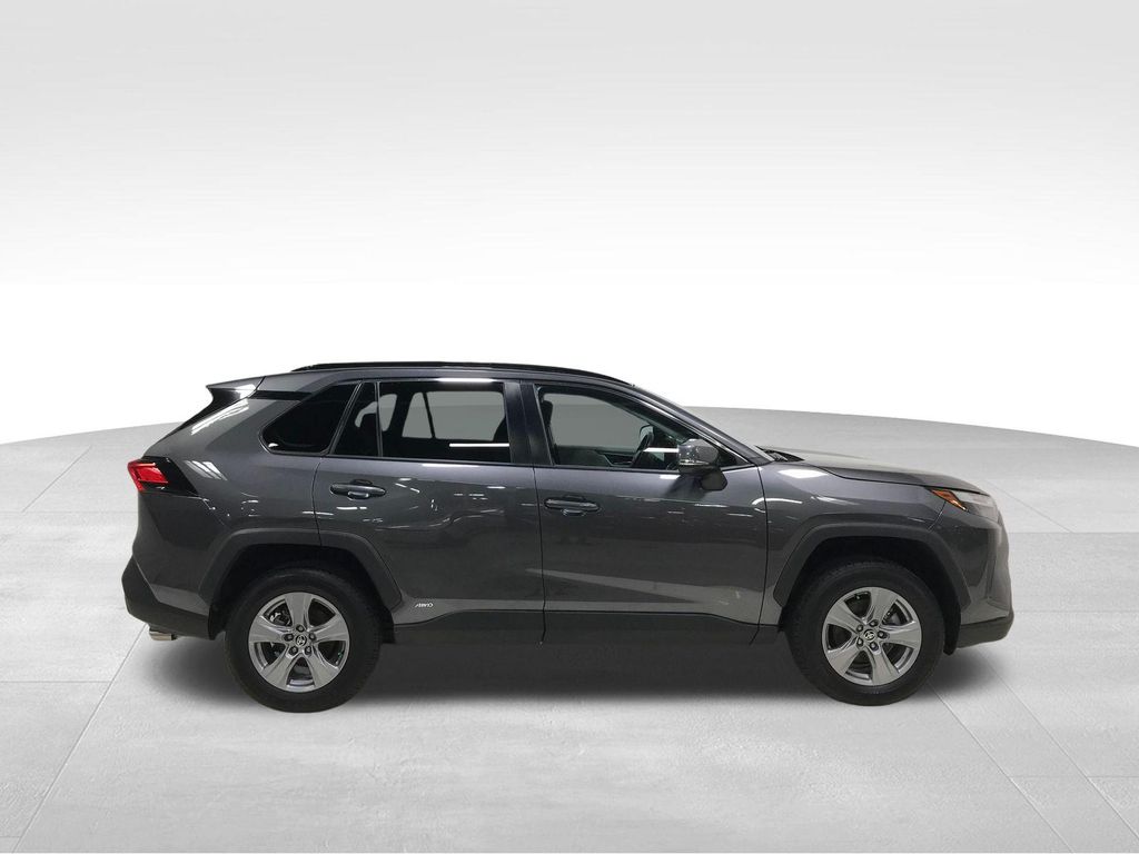 2022 Toyota RAV4 HYBRID XLE — фото 4