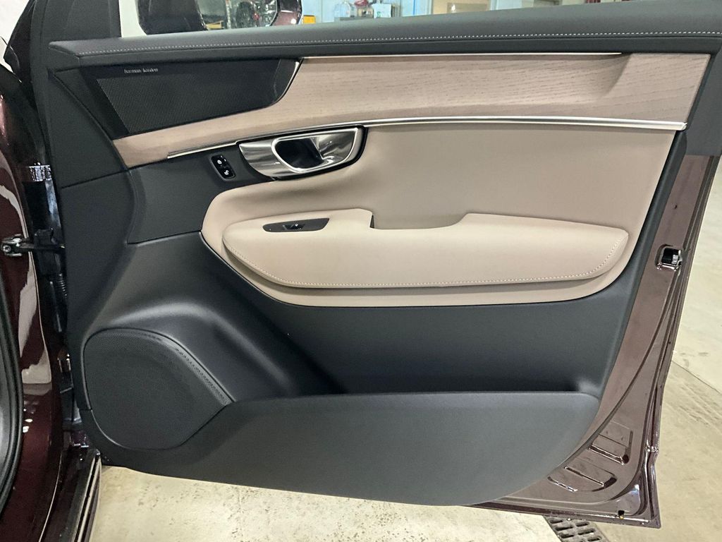 2026 Volvo XC90 PLUS, B6 AWD GAS (MILD HYBRID), GASOLINE, BRI — миниатюра 23